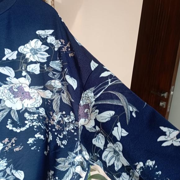 🧿🧿🧿 Shein Navy Floral Jersey Sweatshirt - Picture 10 of 15